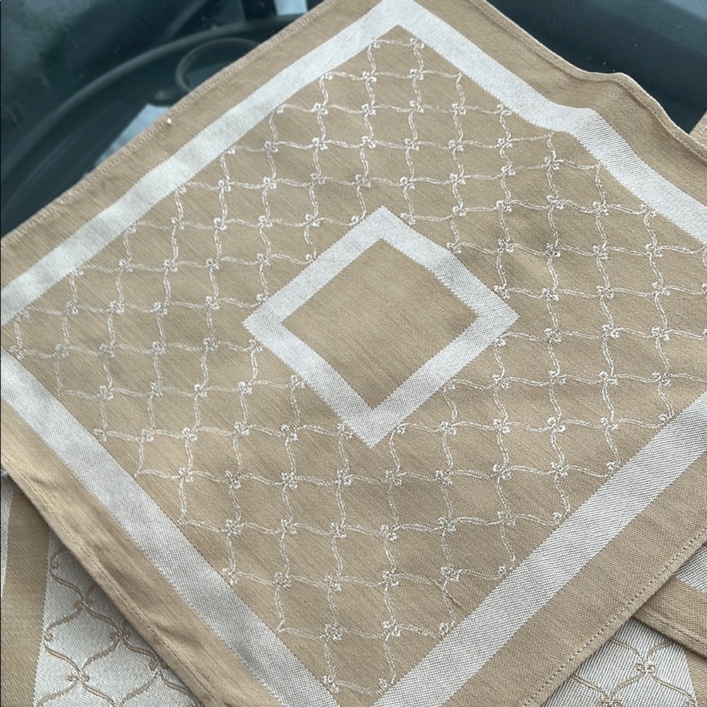 Tan and Cream Geometric Table Linens 3